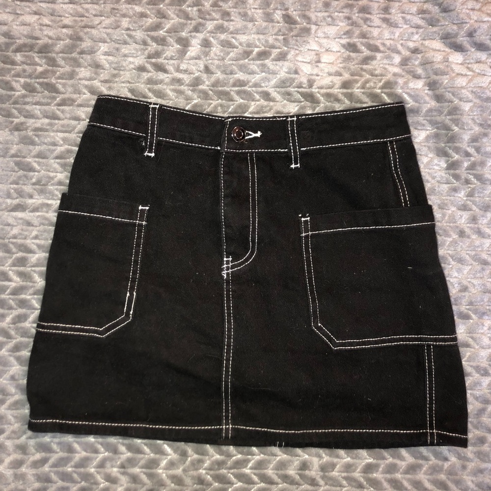 Cute black mini skirt